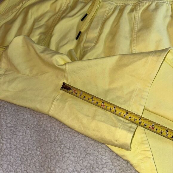 Athleta Women’s Farallon Midi Shorts Light Yellow Size 1XL NWT - Picture 5 of 9